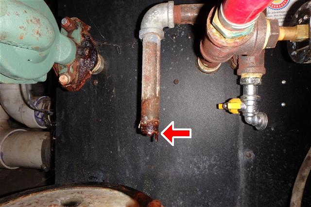 Picture of TPS valve leak with red arrow pointing to it